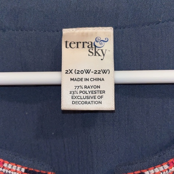 Terra & Sky woman’s top / Tunic size 2X - 20W -22W blue tank with embroidery - Picture 4 of 6